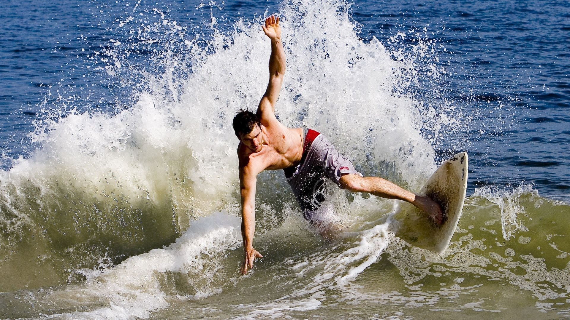 浓眉擎天柱,热火破辽军—巨星价值在巅峰对决中闪耀