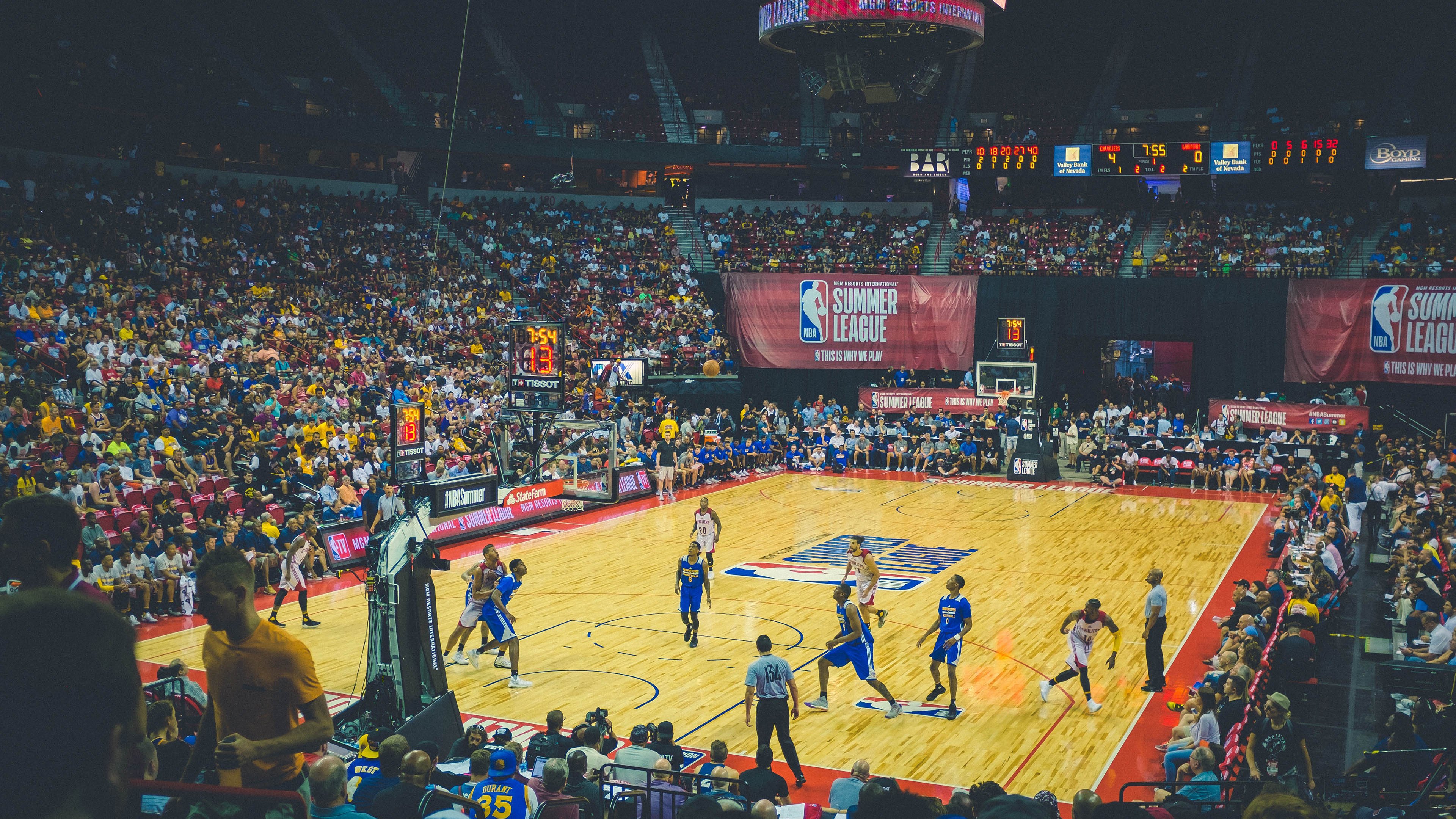 霍勒迪爆发成奇兵,奇才团队协作稳稳拿下76人